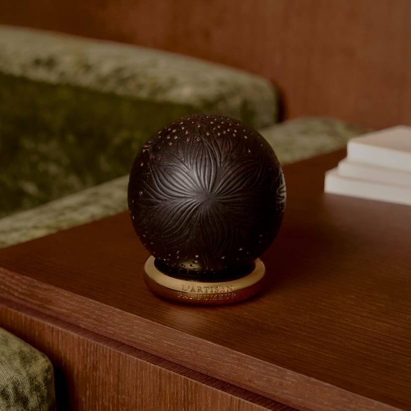 LAP BOULE HOLDER